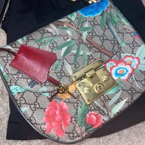 Authentic Gucci saddle purse